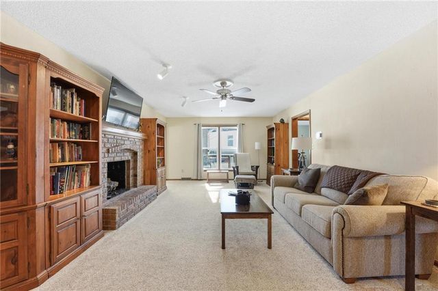 103 SW Hillcrest Lane, Lee's Summit, MO 64063