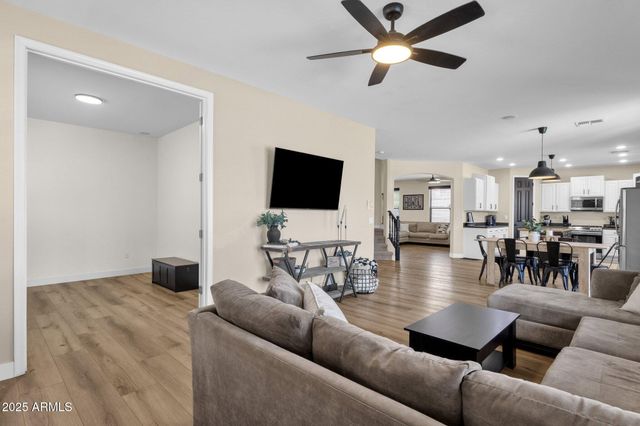 1130 E HARVEST Road, San Tan Valley, AZ 85140