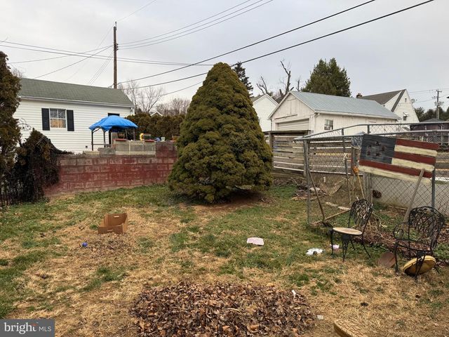 1321 CANTERBURY LN, York, PA 17406