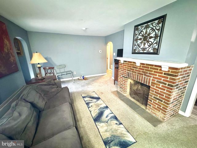 1321 CANTERBURY LN, York, PA 17406