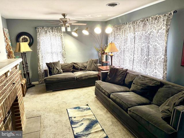 1321 CANTERBURY LN, York, PA 17406