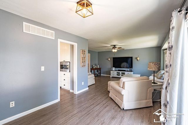 278 Kings Way Road, Canton, MI 48188