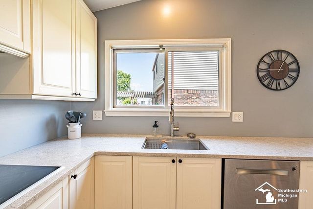 278 Kings Way Road, Canton, MI 48188