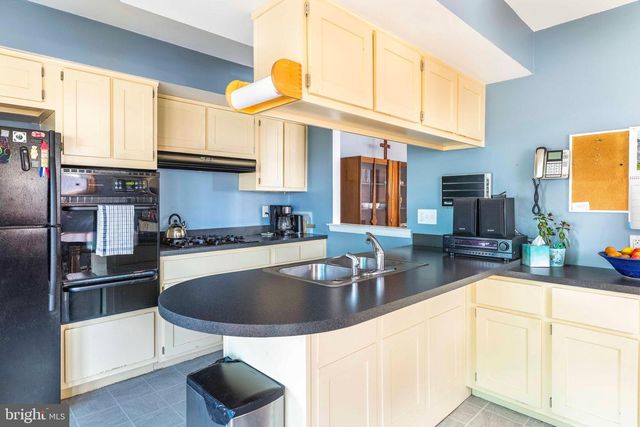 6808 HENRY AVE, Philadelphia, PA 19128