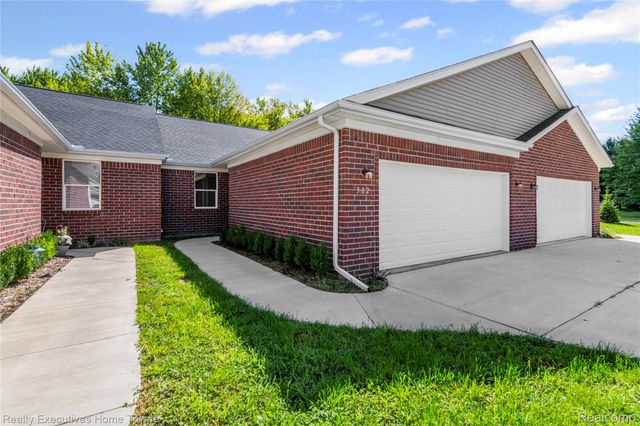 303 Hidden Harbor 2, Marine City, MI 48039