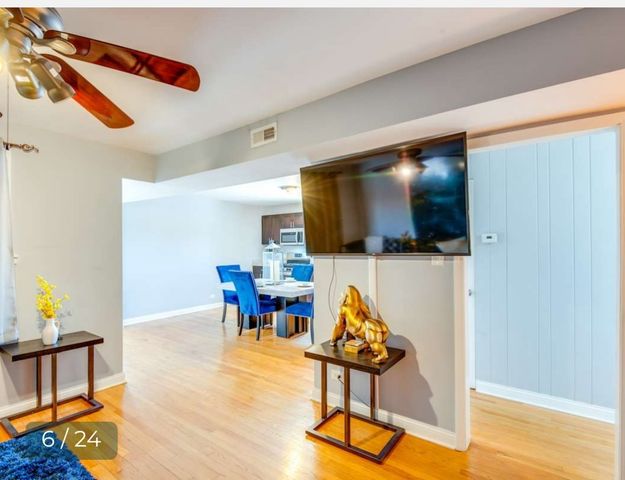 8136 S Kedzie Avenue 201, Chicago, IL 60652