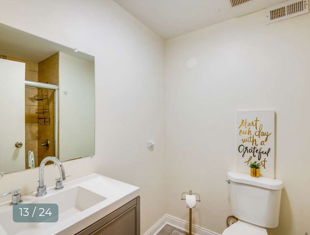 8136 S Kedzie Avenue 201, Chicago, IL 60652