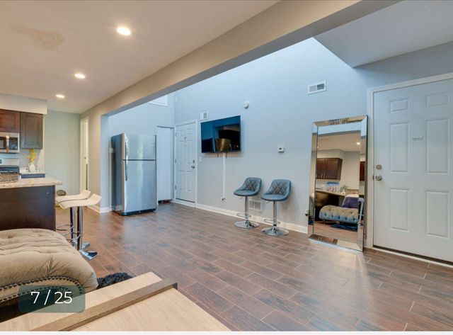 8136 S Kedzie Avenue 201, Chicago, IL 60652