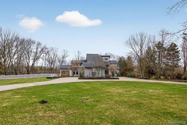 552 N Mckinley Road, Flushing, MI 48433