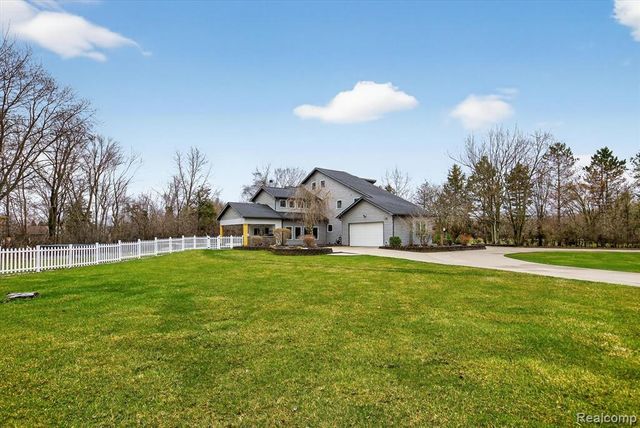 552 N Mckinley Road, Flushing, MI 48433