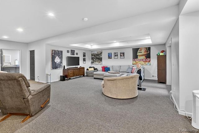 552 N Mckinley Road, Flushing, MI 48433