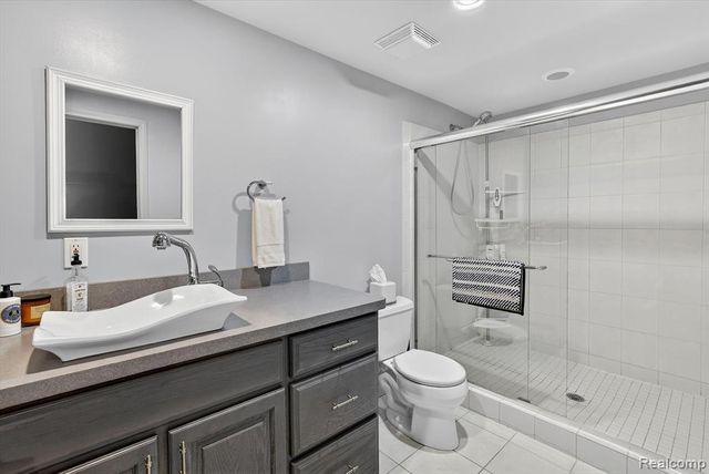 552 N Mckinley Road, Flushing, MI 48433