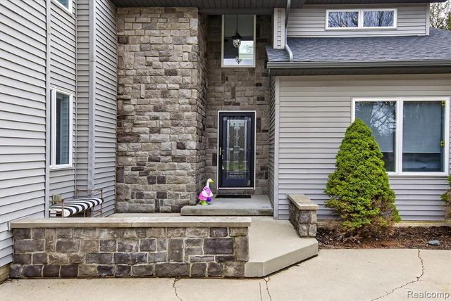 552 N Mckinley Road, Flushing, MI 48433