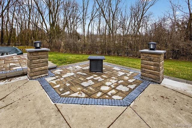 552 N Mckinley Road, Flushing, MI 48433