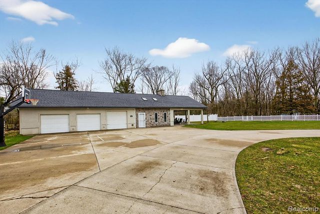 552 N Mckinley Road, Flushing, MI 48433