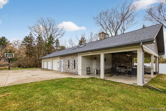 552 N Mckinley Road, Flushing, MI 48433