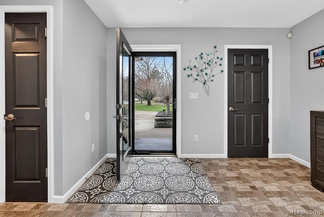 552 N Mckinley Road, Flushing, MI 48433