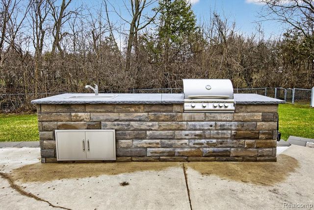 552 N Mckinley Road, Flushing, MI 48433
