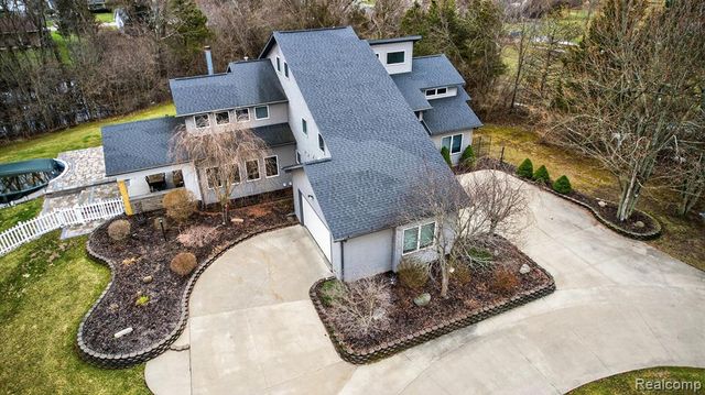 552 N Mckinley Road, Flushing, MI 48433