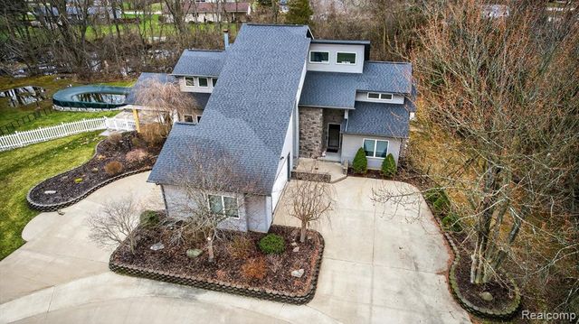 552 N Mckinley Road, Flushing, MI 48433