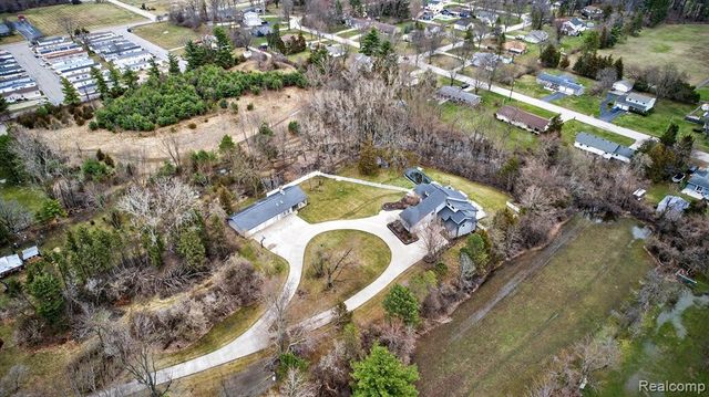 552 N Mckinley Road, Flushing, MI 48433
