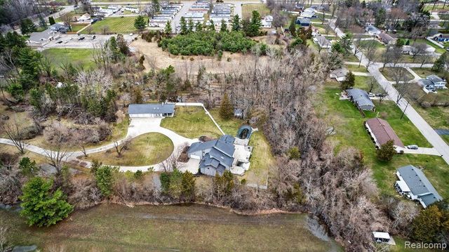 552 N Mckinley Road, Flushing, MI 48433
