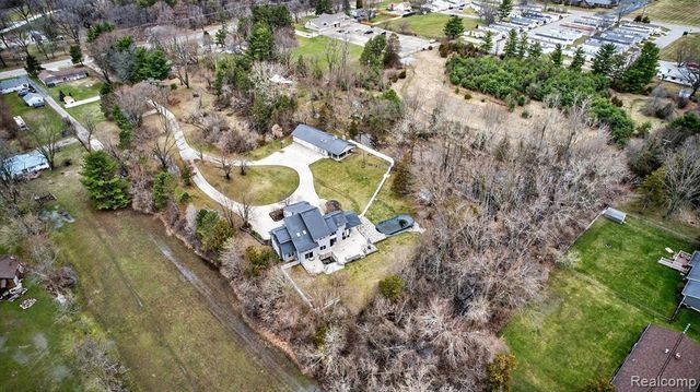 552 N Mckinley Road, Flushing, MI 48433