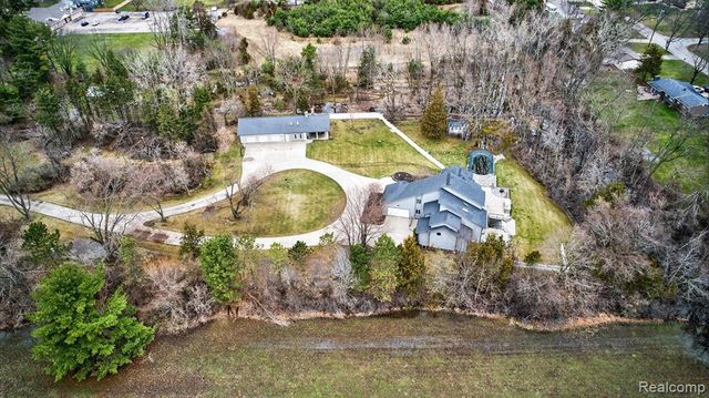 552 N Mckinley Road, Flushing, MI 48433