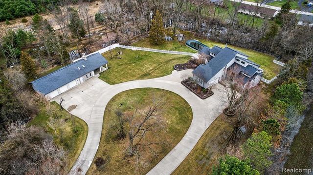 552 N Mckinley Road, Flushing, MI 48433