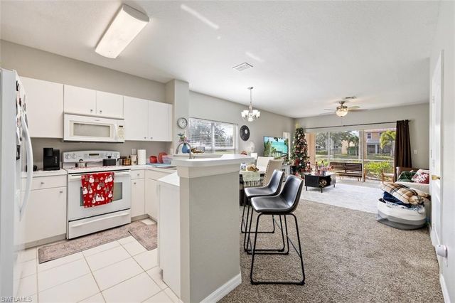 1338 Weeping Willow CT, Cape Coral, FL 33909