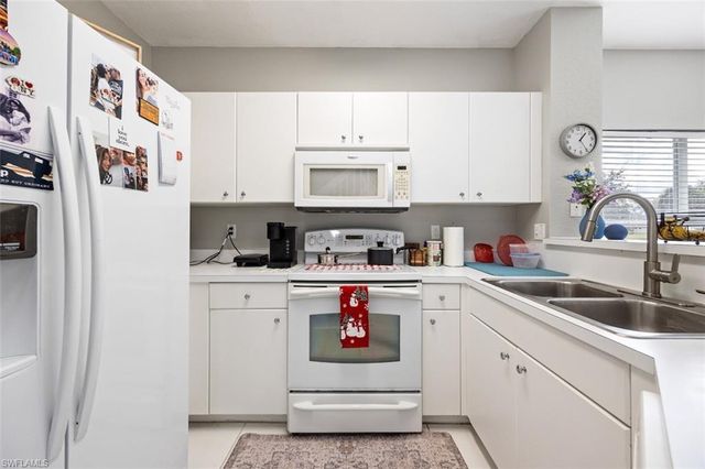 1338 Weeping Willow CT, Cape Coral, FL 33909