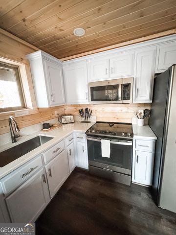 185 Walnut Ridge Drive, Cleveland, GA 30528