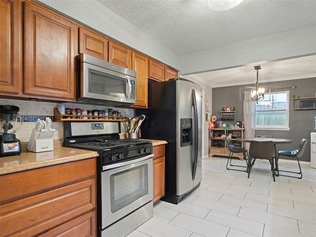 1032 SE 8th Street, Moore, OK 73160