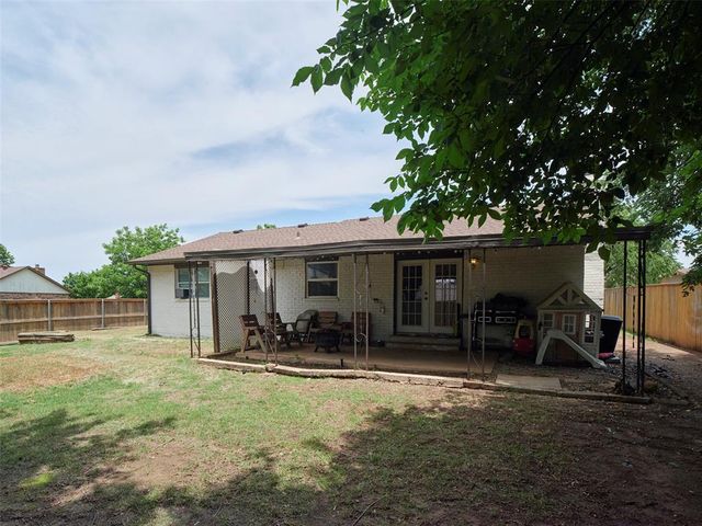 1032 SE 8th Street, Moore, OK 73160