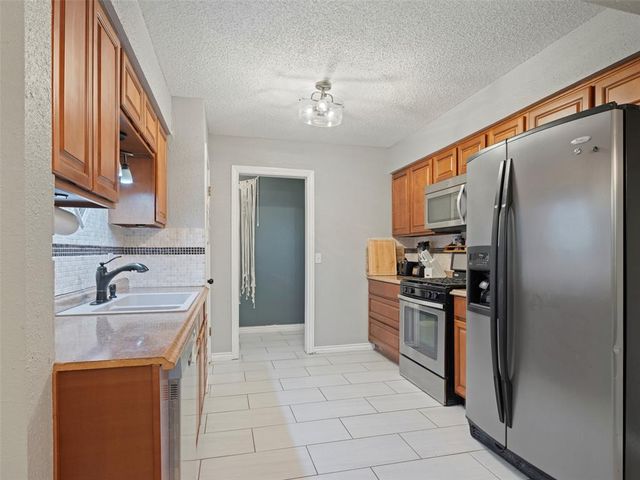 1032 SE 8th Street, Moore, OK 73160
