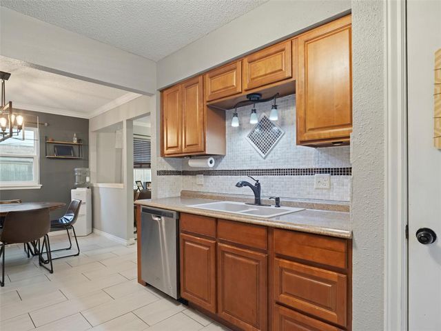 1032 SE 8th Street, Moore, OK 73160