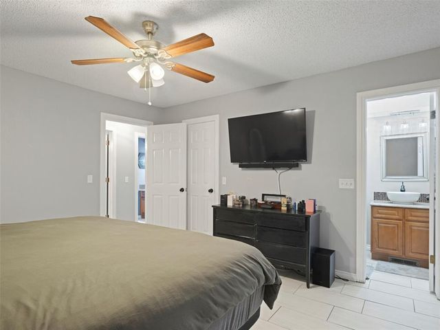 1032 SE 8th Street, Moore, OK 73160