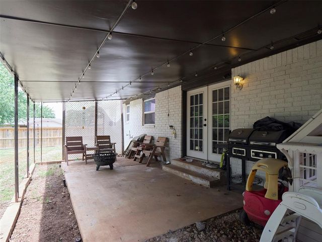 1032 SE 8th Street, Moore, OK 73160