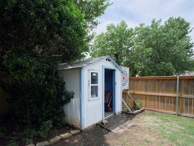 1032 SE 8th Street, Moore, OK 73160