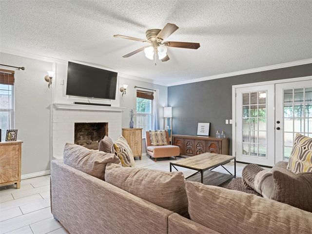 1032 SE 8th Street, Moore, OK 73160