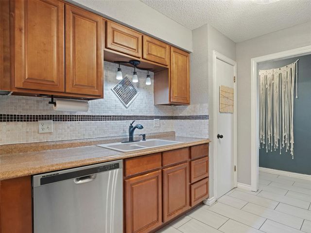 1032 SE 8th Street, Moore, OK 73160