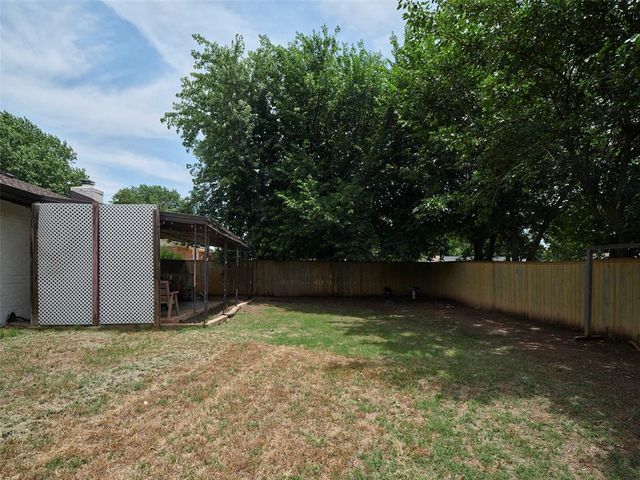 1032 SE 8th Street, Moore, OK 73160