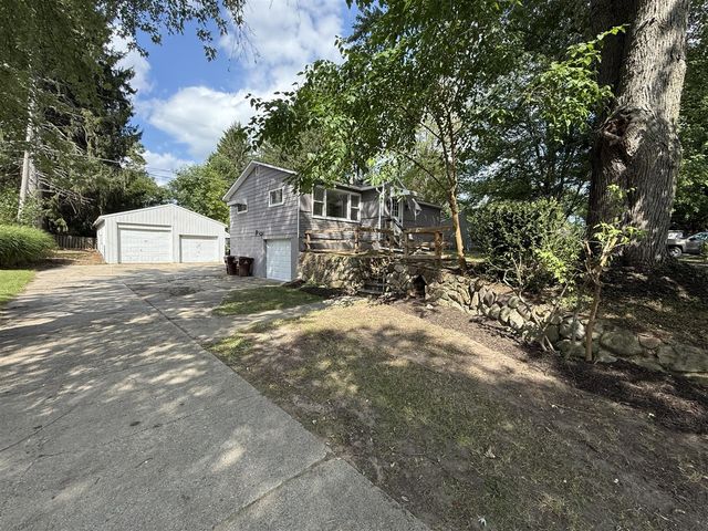 9470 Peck Road, Greenville, MI 48838
