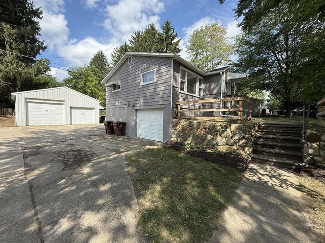9470 Peck Road, Greenville, MI 48838