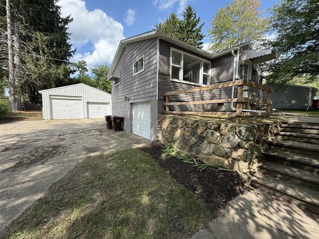 9470 Peck Road, Greenville, MI 48838