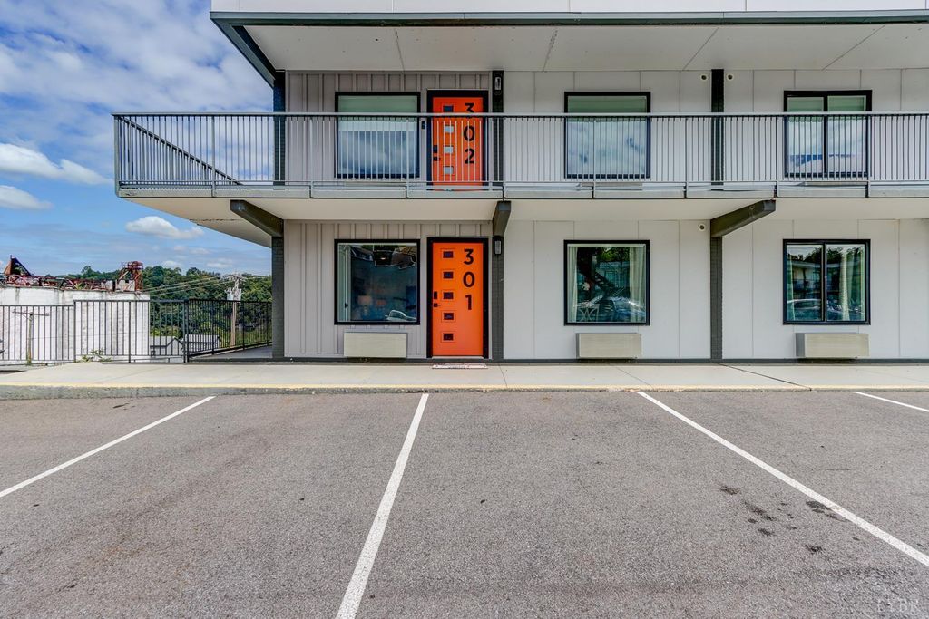 1500 Main Street 301, Lynchburg, VA 24504