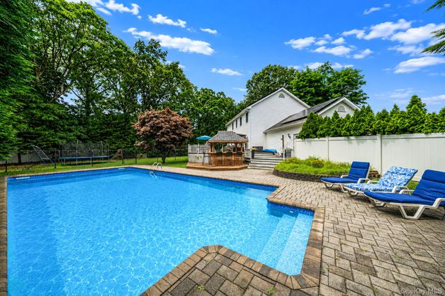 8 Old Orchard Court, Rocky Point, NY 11778