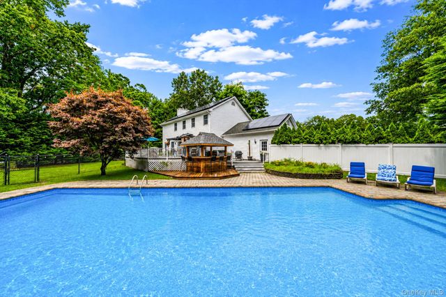 8 Old Orchard Court, Rocky Point, NY 11778