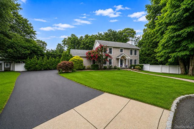 8 Old Orchard Court, Rocky Point, NY 11778
