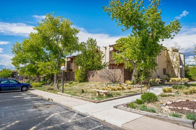 149 Calle Ojo Feliz B, Santa Fe, NM 87505